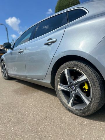 וולוו V40