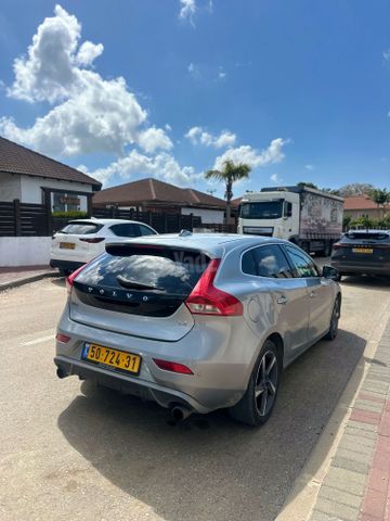 וולוו V40