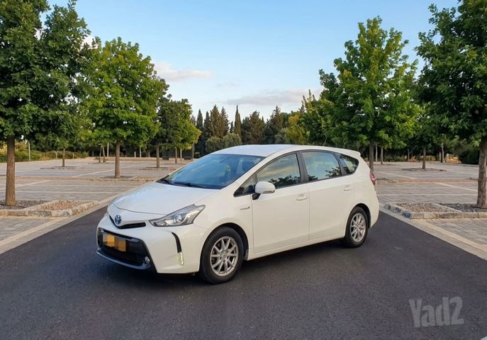 טויוטה פריוס פלוס