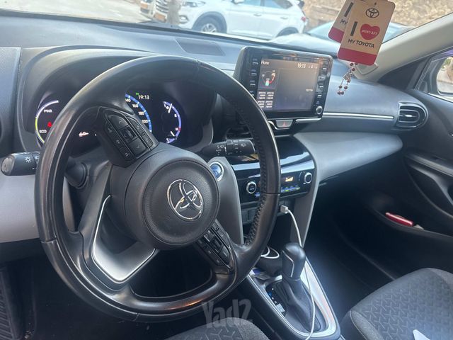 מודעת רכב טויוטה יאריס קרוס