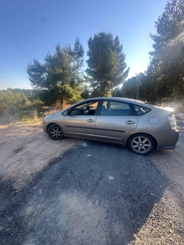 טויוטה פריוס