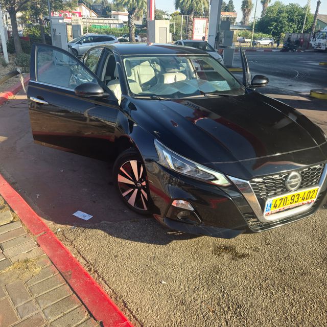ניסאן אלטימה