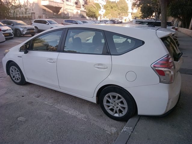 טויוטה פריוס פלוס