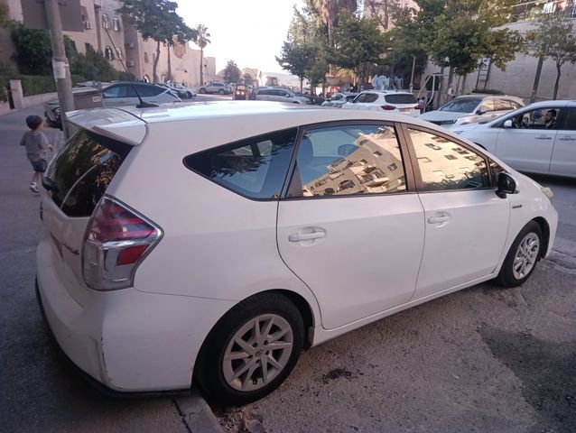 טויוטה פריוס פלוס
