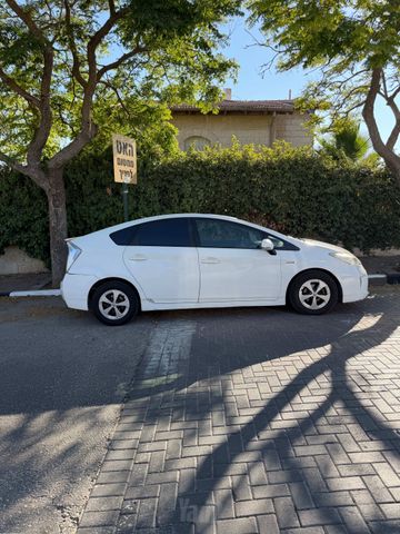 טויוטה פריוס