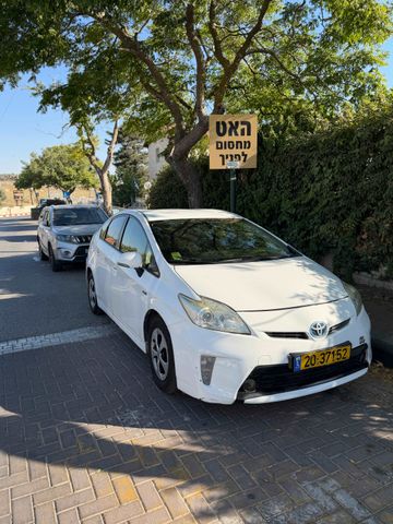 מודעת רכב טויוטה פריוס