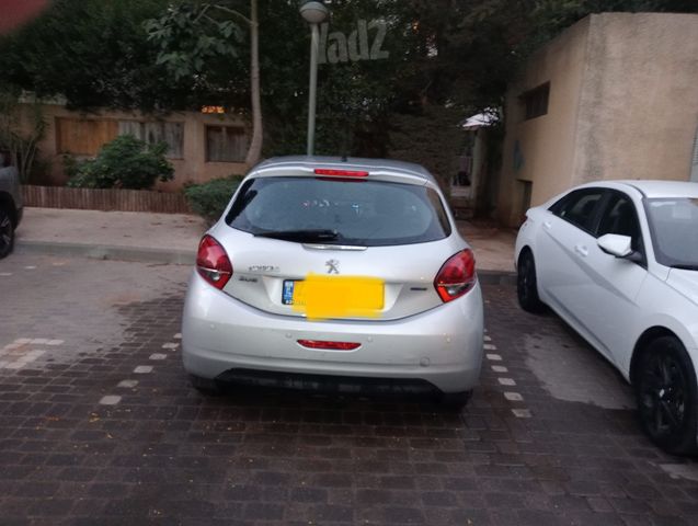 פיג'ו 208