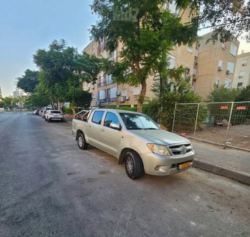 מודעת רכב טויוטה היילקס ויגו