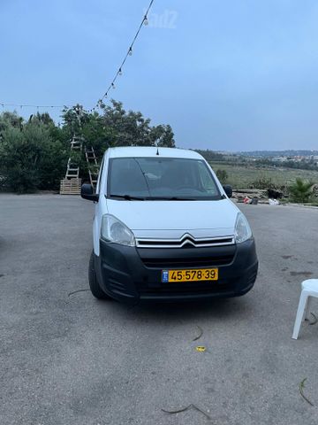מודעת רכב סיטרואן ברלינגו