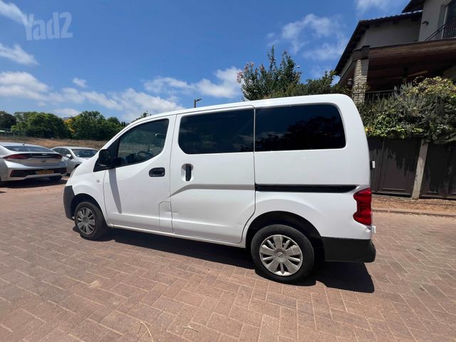ניסאן NV200