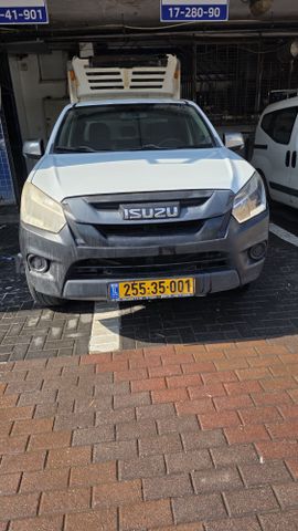 איסוזו די-מקס