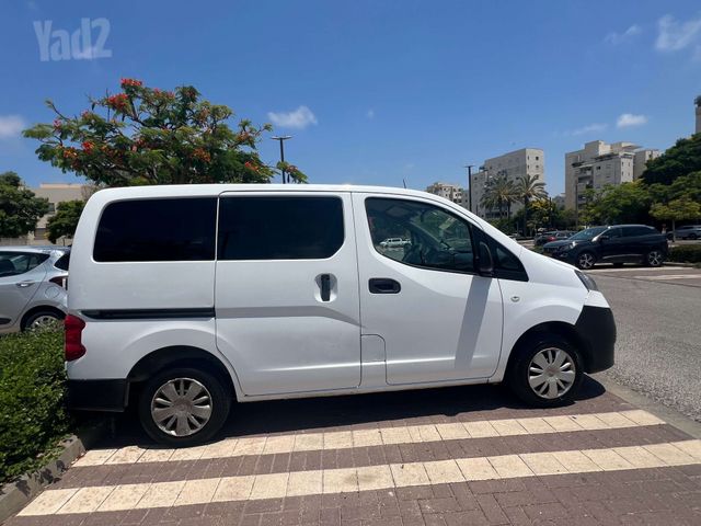 ניסאן NV200