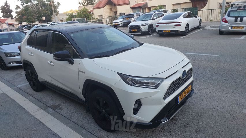 מודעת רכב טויוטה RAV4