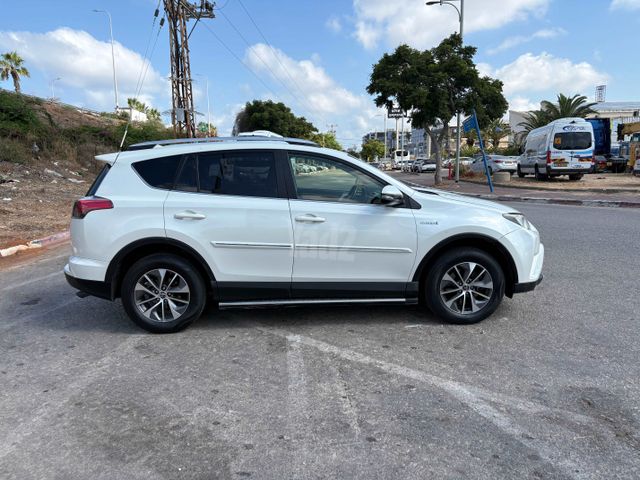 טויוטה RAV4