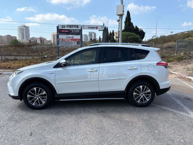 טויוטה RAV4