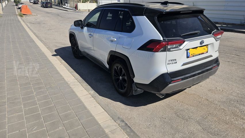 מודעת רכב טויוטה RAV4