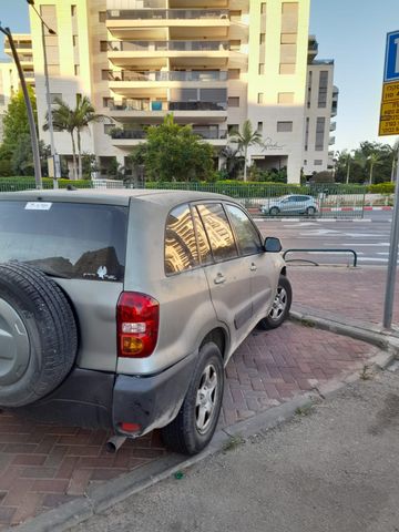 טויוטה RAV4