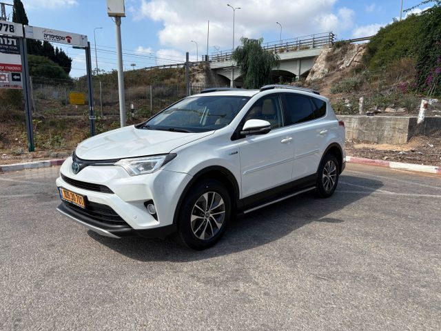 טויוטה RAV4