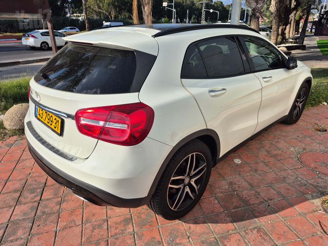 מרצדס-בנץ GLA