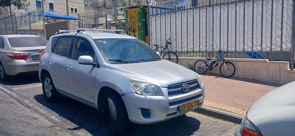 טויוטה RAV4
