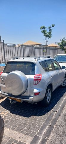 טויוטה RAV4
