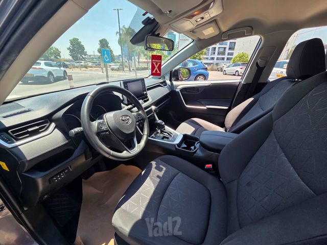 טויוטה RAV4