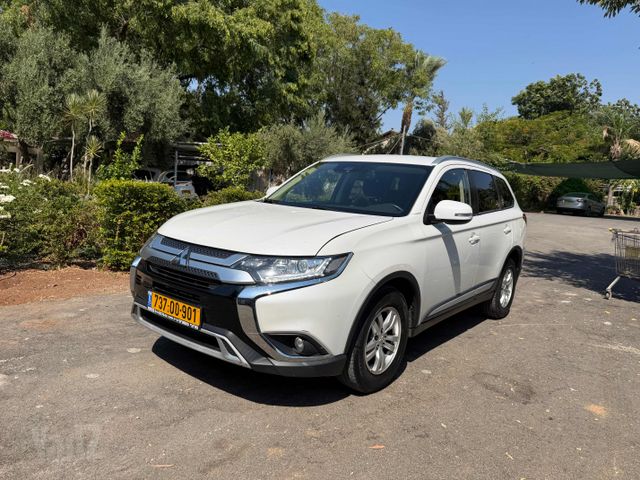 מיצובישי אאוטלנדר