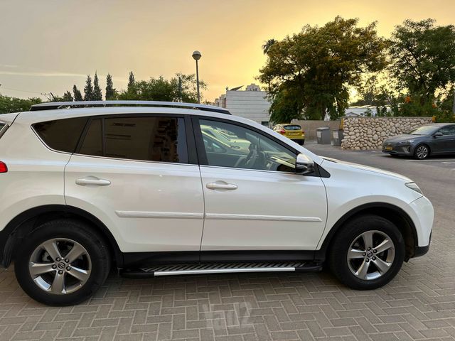 מודעת רכב טויוטה RAV4