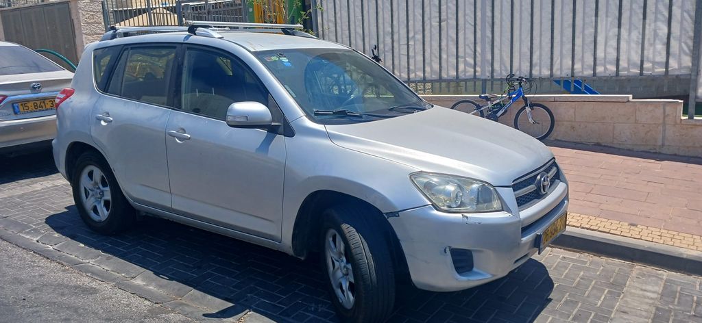 טויוטה RAV4