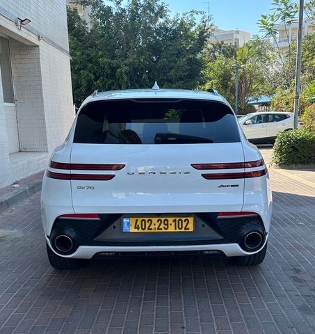 ג'נסיס GV70