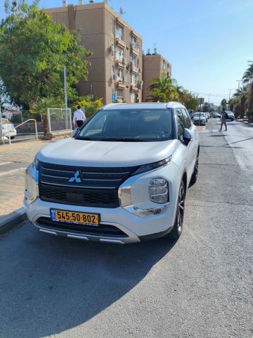 מיצובישי אאוטלנדר