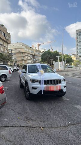 מודעת רכב ג'יפ גרנד צ'ירוקי