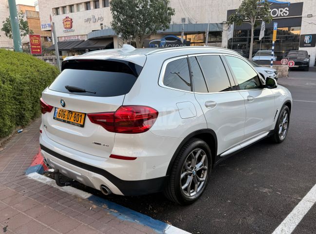 ב מ וו X3