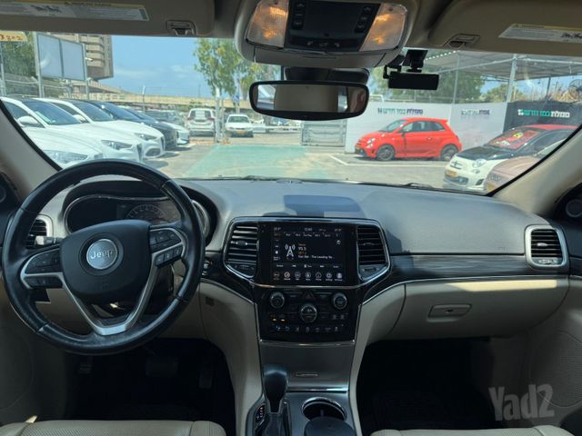 מודעת רכב ג'יפ גרנד צ'ירוקי