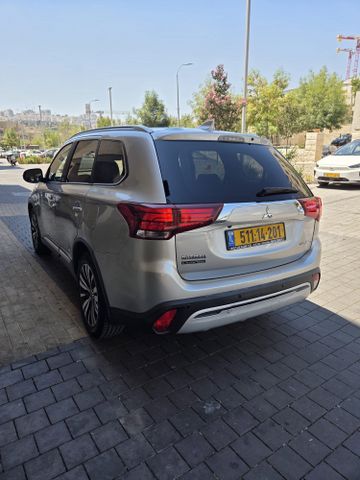 מיצובישי אאוטלנדר