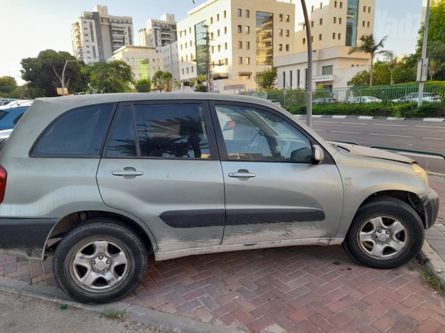 טויוטה RAV4