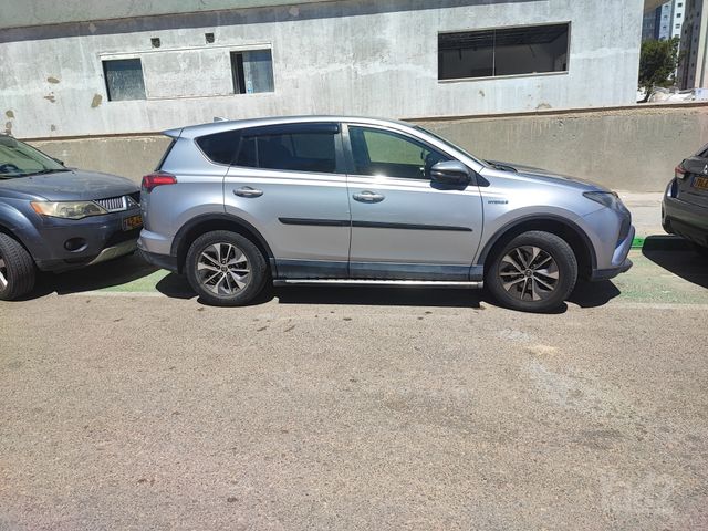 טויוטה RAV4