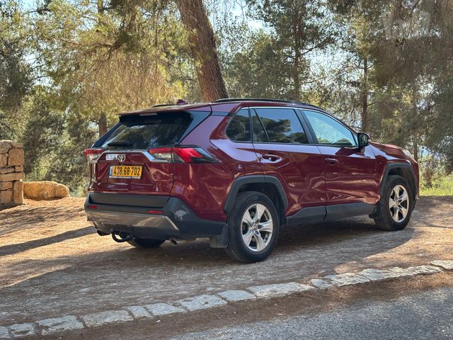 טויוטה RAV4