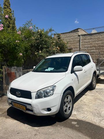 טויוטה RAV4