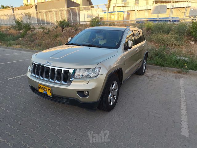 מודעת רכב ג'יפ גרנד צ'ירוקי