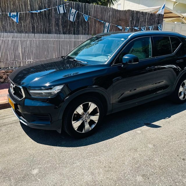 מודעת רכב וולוו XC40