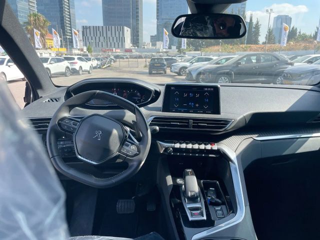 פיג'ו 3008
