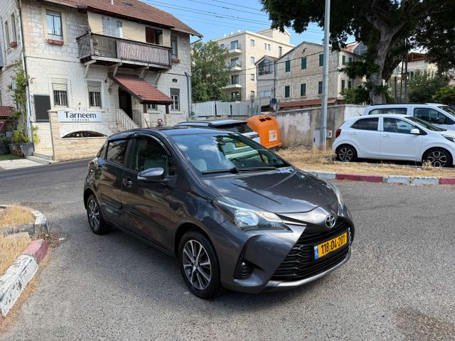 טויוטה יאריס
