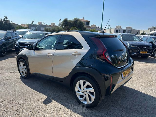 טויוטה אייגו X
