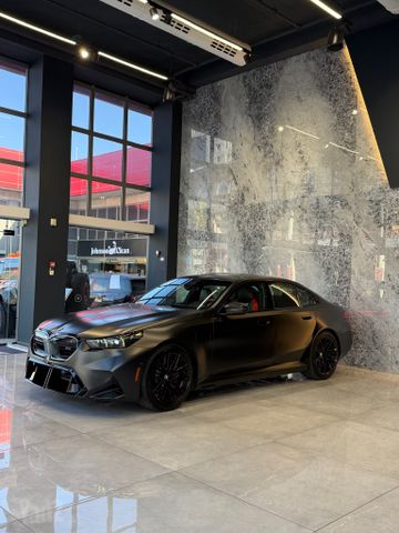 ב מ וו M5