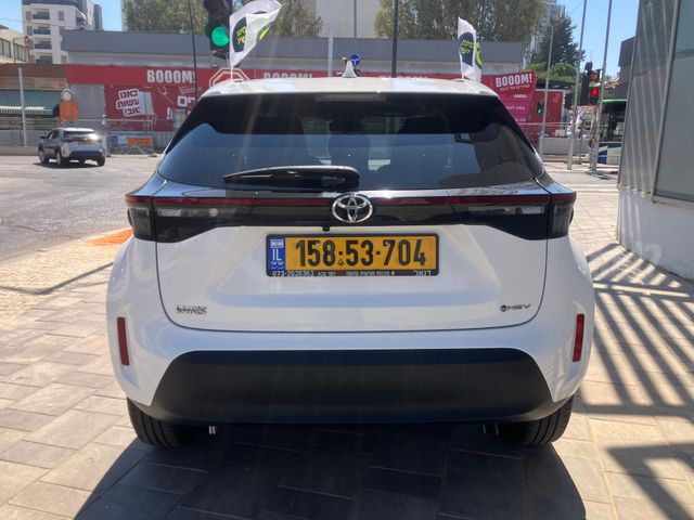 טויוטה יאריס קרוס