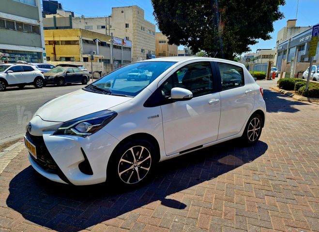 טויוטה יאריס