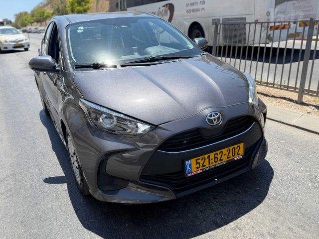 טויוטה יאריס