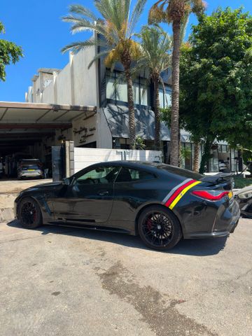 ב מ וו M4