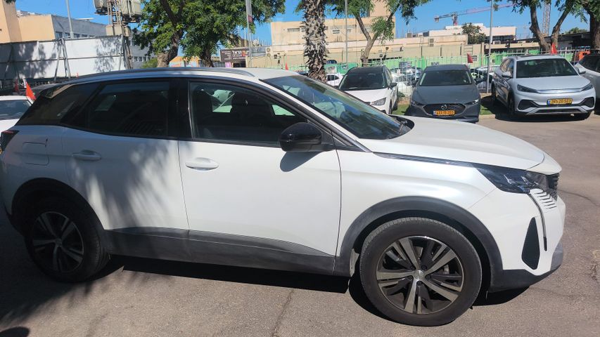 פיג'ו 3008